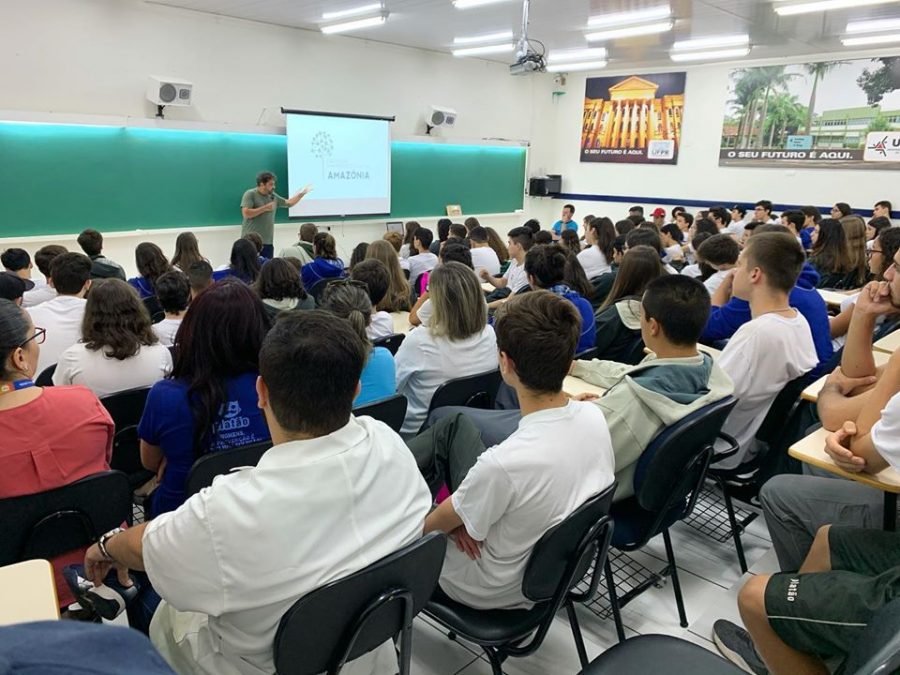 Diretor executivo do Centro de Empreendedorismo da Amazônia faz visita ao Colégio Platão